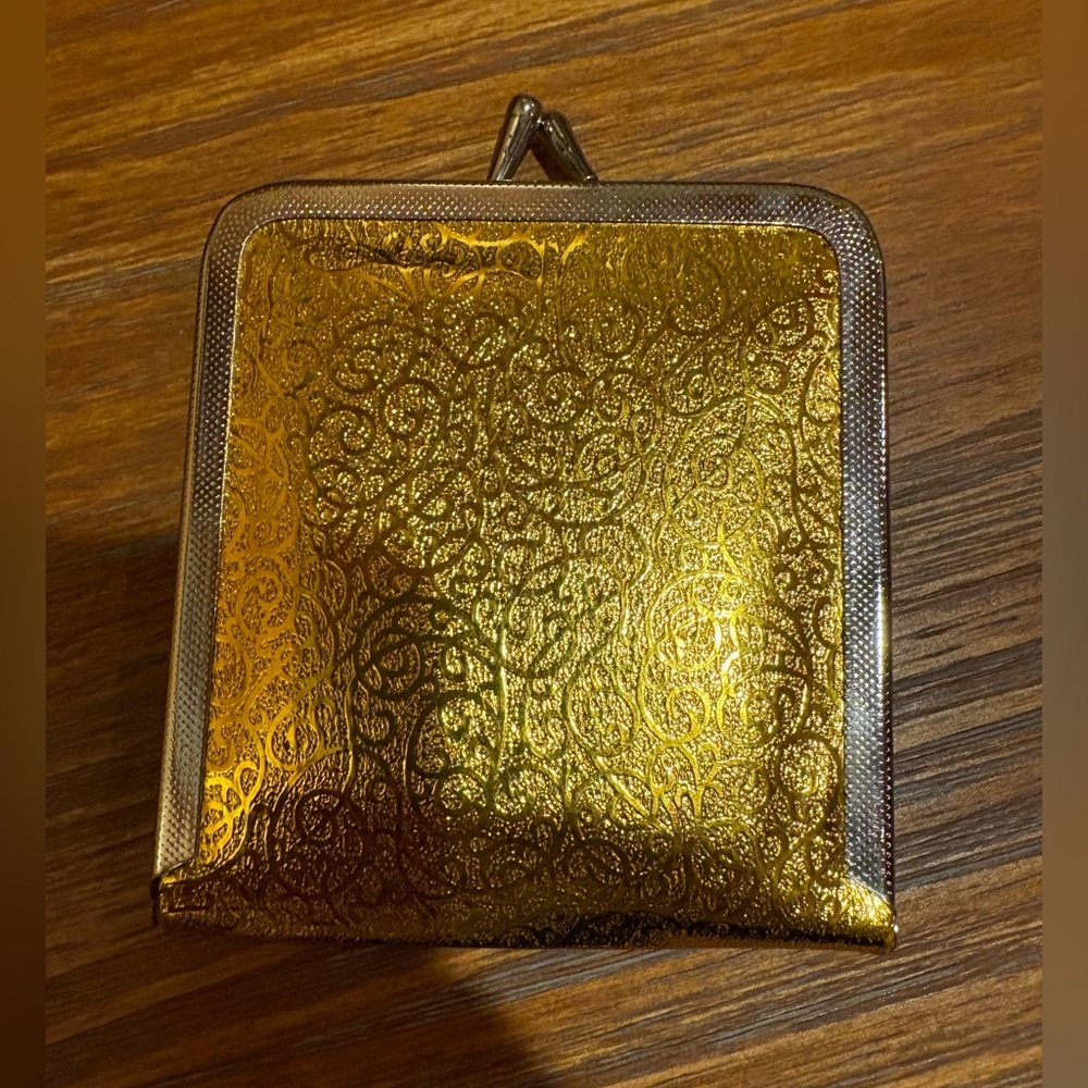 VNTG kiss lock makeup mirror gold foil design and a kiss-lock closure 1960’s